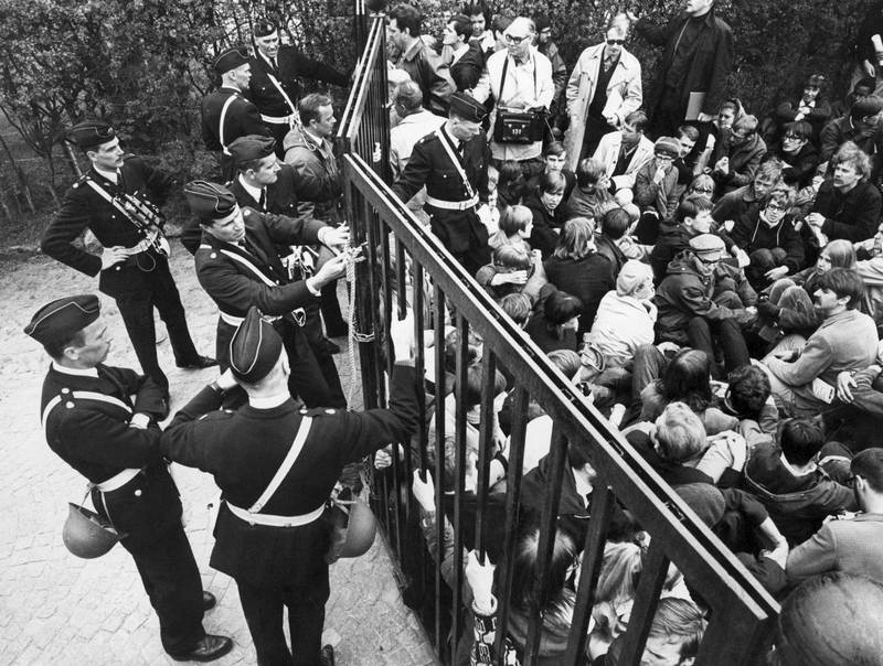 Demonstranterna blockerade bland annat tillfartsvägarna till arenan där matchen mellan Sverige och Rhodesia spelades i maj 1968.
