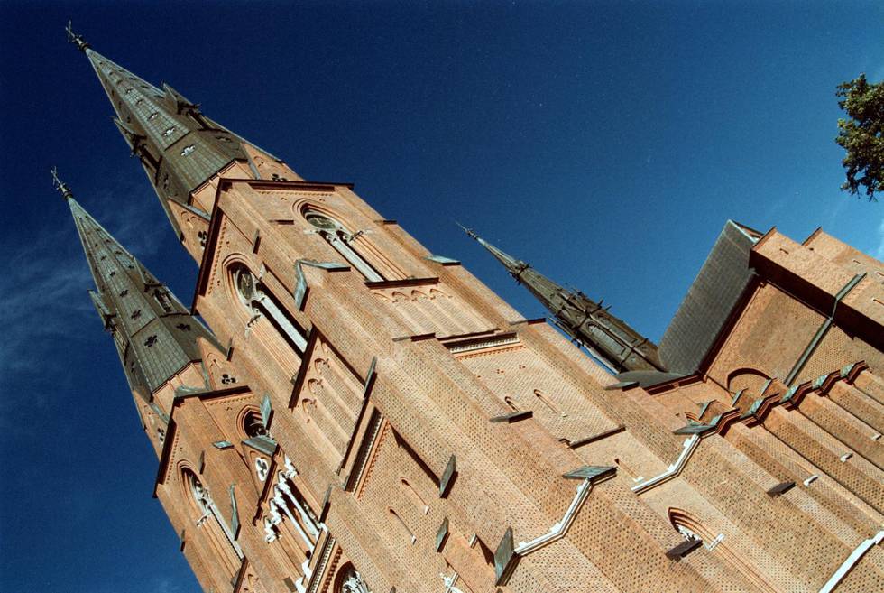 Tunga pjäser. Spirorna i Uppsala domkyrka, en kyrka som invigdes år 1435, väger 4,2 ton.