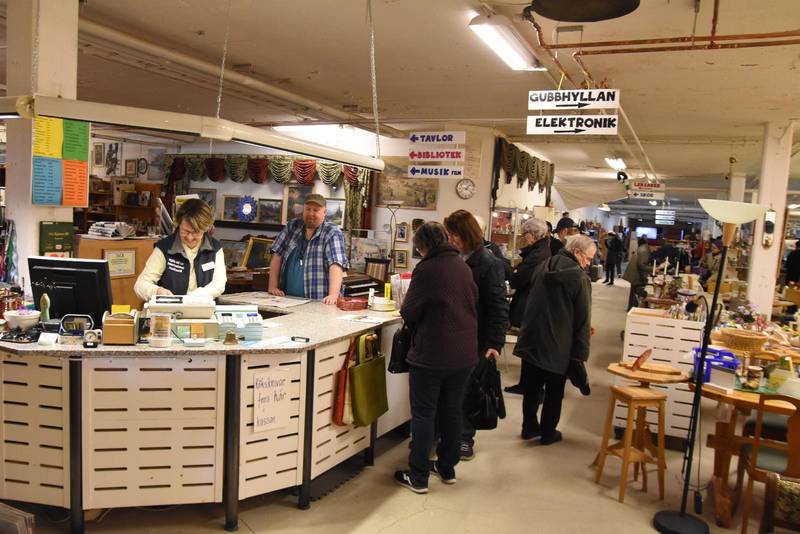 All behållning från second handbutiken i Hudiksvall går till behövande i Östeuropa.