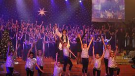 Julmusikal lockar tusentals skolbarn till Smyrnakyrkan