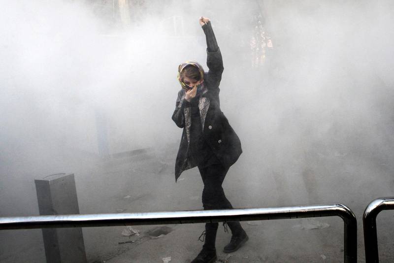 PROTEST. Flera kvinnor deltog då regimkritsika demonstrationer blossade upp i Iran i slutet av förra året.