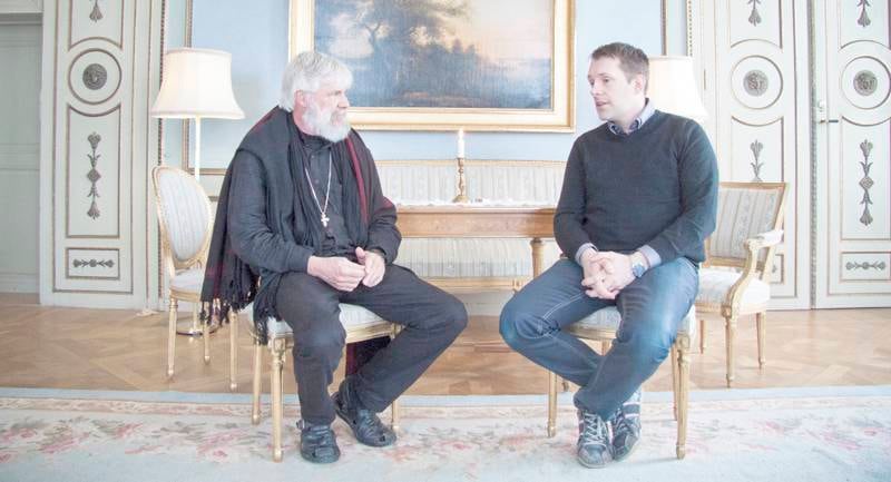 Öppenhjärtigt möte. I Blå salongen möter Dagens utsände Peter Halldorf, pastor och författare, och Marcus Sönnerbrandt, föreståndare för Sionförsamlingen i Linköping.