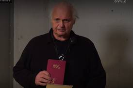 Göran Greider tar med Bibeln till skyddsrummet