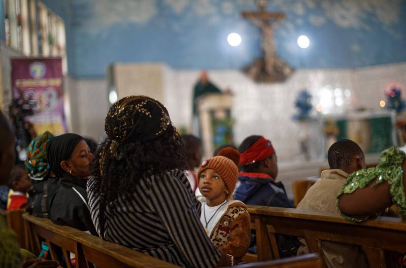 Gudstjänst i Saint Charles Catholic Church, i norra Nigeria. 2014 utsattes kyrkan för en bombattack som Boko Haram tros ligga bakom.