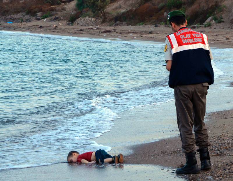 Treårige Alan Kurdis död i havet upprörde en hel värld.	