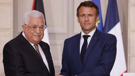 Paris återkallar hedersmedalj från Mahmoud Abbas