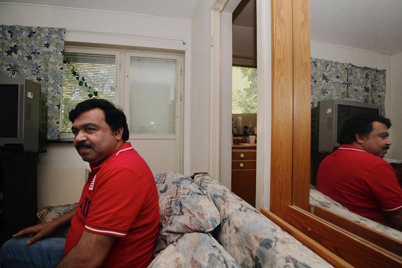 Inget land vill ta emot konvertiten Paul Varma som bor i en lägenhet i Billingfors och har väntat på utvisning i 14 år. Han vill tillbaka till Indien där hans dotter lever.