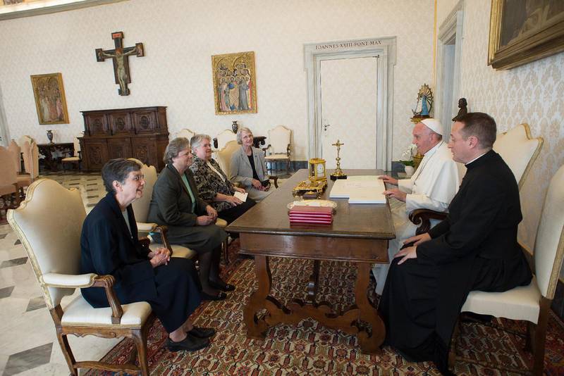 Ledningen för LCWR, Leadership Conference of Women Religious, i ett möte med påven Franciskus den 16 april 2015.