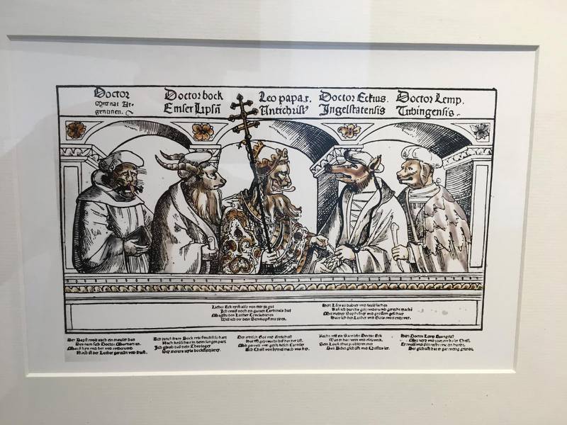 Reformationens fräna bilder som ville häckla påven ställs just nu ut i Norrköping. I många fall skrev Philip Melanchton texterna, Lucas Cranach skapade bilderna och Luther välsignade deras verk.