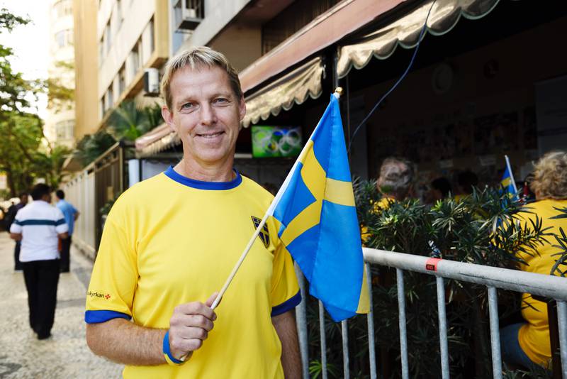 Prästen Olof Olsson tar hand om svenska besökare under OS i Svenska kyrkan i Rio.