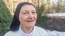 Nunna kallas tillbaka från Rättvik till Frankrike inför ålderdomen