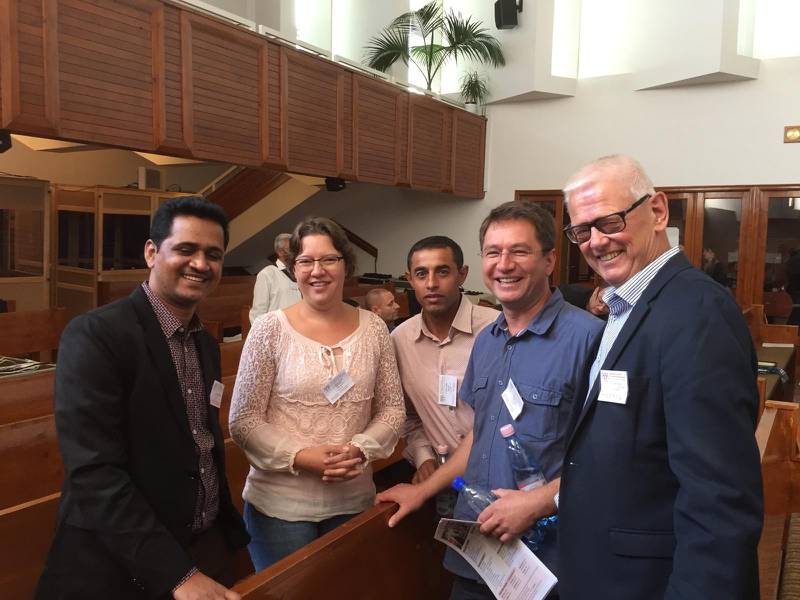Pastor Shankar Pawar från Mumbai i Indien tillsammans med delegation från Pauleaska i Rumänien och svensken Christer Tornberg.