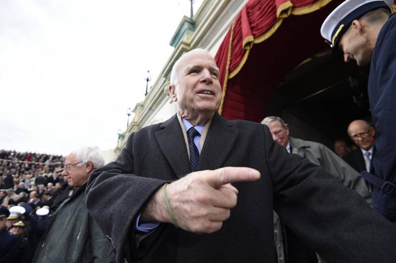 Senator John McCain är republikan men säger bestämt nej till Trumps idé att återinföra skendränkningar som förhörsmetod.