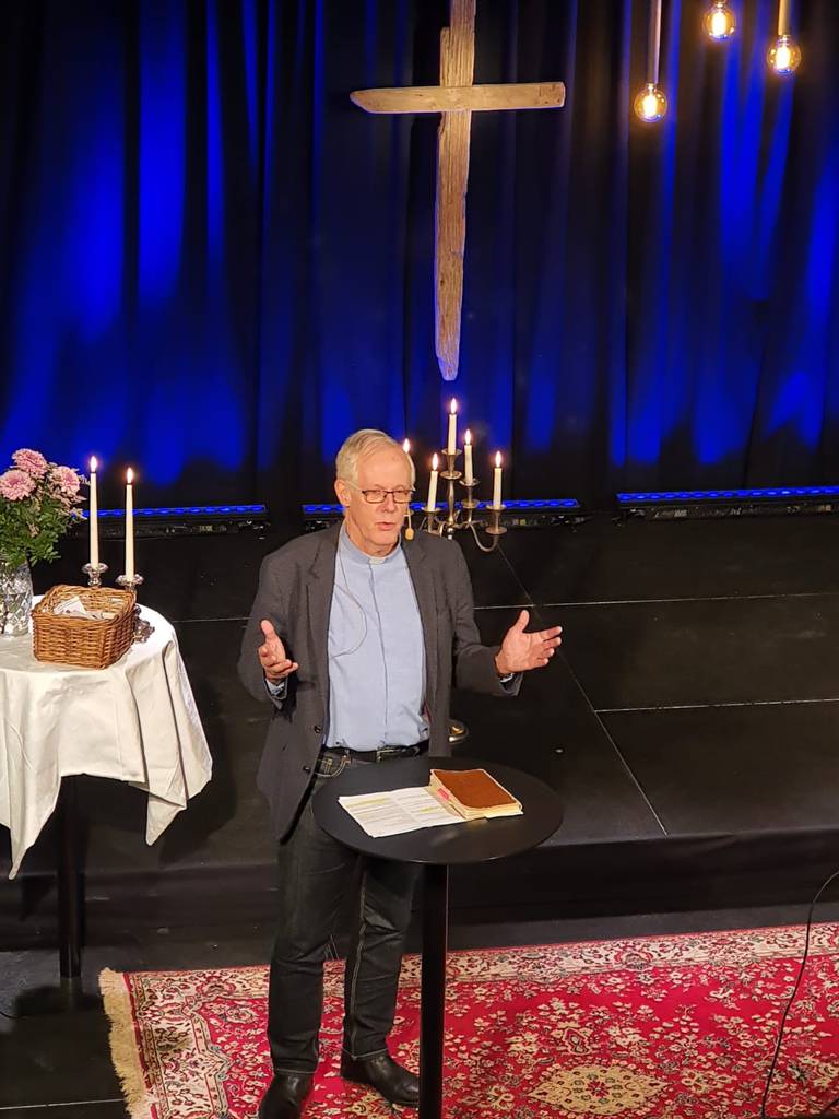 Bertil Svenson predikar på Hönö 2021.