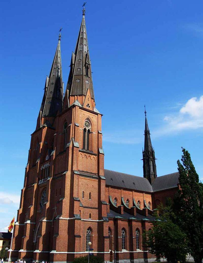 Uppsala domkyrka är en katedral i gotisk stil. Kyrkan är tillsammans med Nidarosdomen i Trondheim och Mariakyrkan i Gdansk den största i Östersjöregionen (och störst i Norden; 118,7 meter lång och lika hög i de båda västtornen).