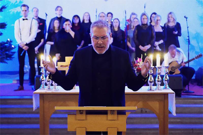 Magnus Persson, pastor i United Öresundskyrkan, i S:ta Maria kyrka i Malmö.