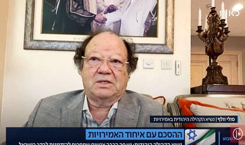 Solly Wolf, som bott i Dubai 20 år och är ledare i en judisk församling, intervjuas i Israels Kanal 11.