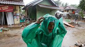 Tårfylld mässa i tsunami-drabbade Indonesien