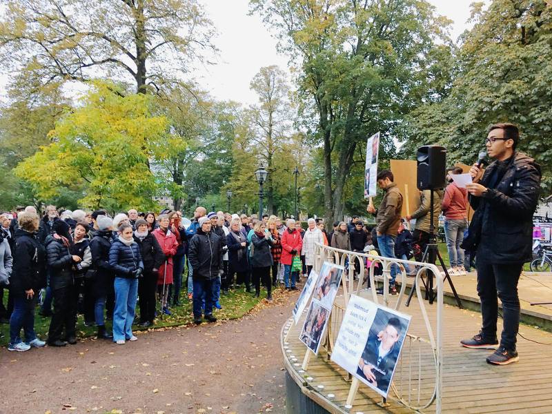 ENGAGEMANG. Ljusmanifestation för ensamkommande asylsökande i Jönköping förra året, efter konvertiten Mahmouds tragiska självmord.