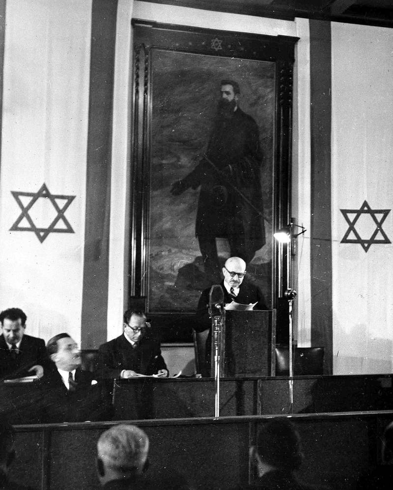 När Israel utropade sig som självständig stat fanns en bild på Theodore Herzl i bakgrunden. Han startade den sionistiska rörelsen i slutet av 1800-talet, vilket var en bidragande orsak till att staten Israels bildades år 1948. Sionistiska federationen i Sverige är en del av den organisation som Theodore Herzl en gång grundade.  