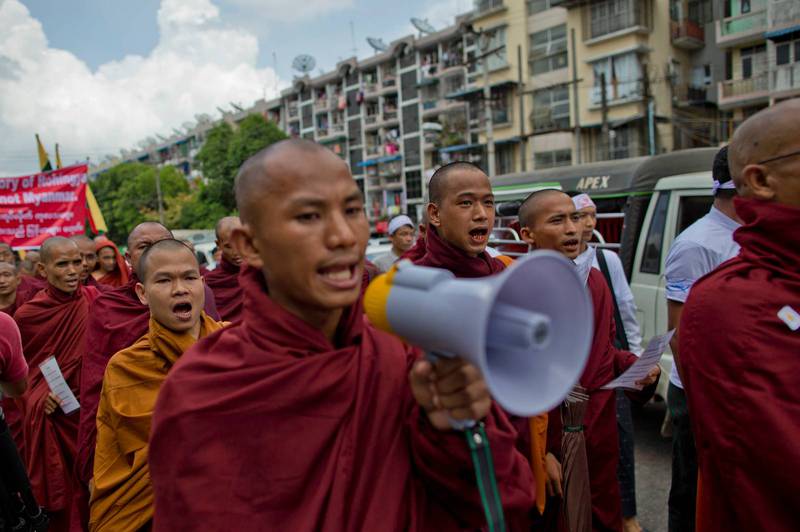 Många av Burmas buddhistiska munkar är missnöjda med att militärens makt har begränsats genom valet.