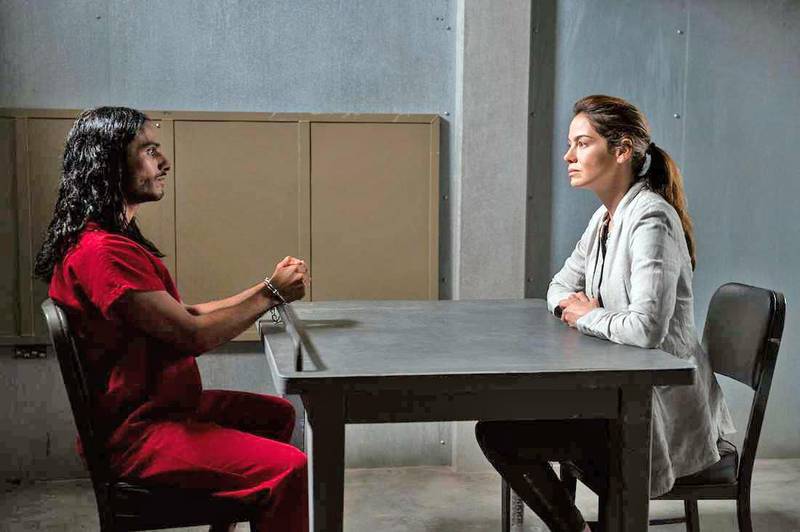 Mehdi Dehbi spelar Messias-gestalten i serien och Michelle Monaghan CIA-agenten Eva Geller som söker svaret på vem han är och vad han vill.