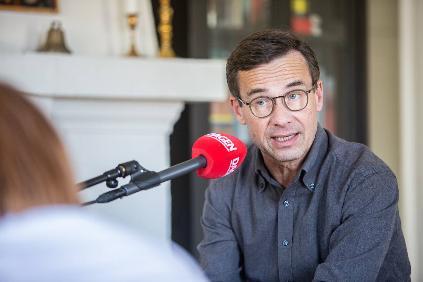 Moderaternas partiledare Ulf Kristersson intervjuas av Malin Aronsson och Daniel Wistrand för podcasten Dagens Människa. Intervjun skedde i Kristerssons hem i Strängnäs.