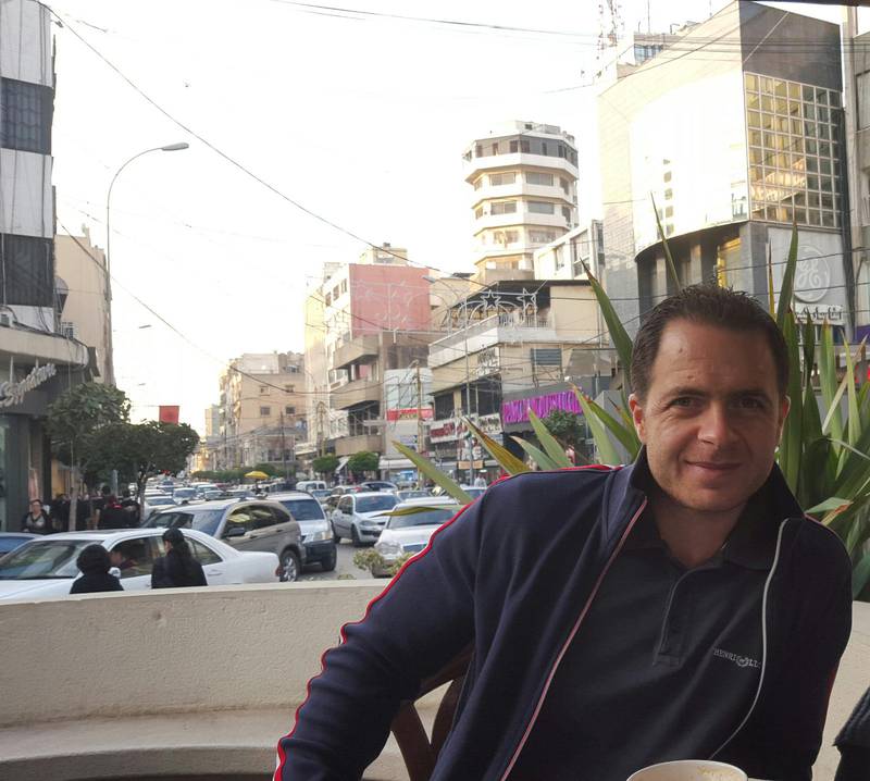 David Isik reste med sin fru till Beirut i Libanon för att hälsa på hennes föräldrar och tre systrar som flytt från Syrien.