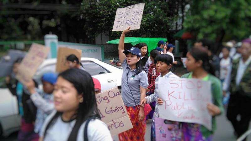 Demonstrationer i Myitkyina mot arméns behandling av flyktingar, och mot arméns attacker. 