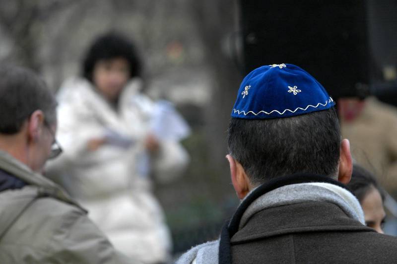 Den upplevda antisemitismen ökar i Sverige liksom i flera länder i Europa, enligt en ny studie i tolv EU-länder. I Sverige finns 6 000 medlemmar i judiska församlingar.