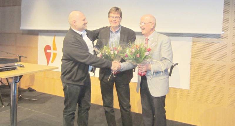 Vid en pastorskonferens 2013 överlämnade pingstledaren Pelle Hörnmark blommor och 20 000 kronor till Anders Blåberg och Rolf Nordström som representanter för Evangeliska frikyrkan, som tack för vad HF betytt när pingströrelsen etablerades.