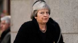 “Stoppa Theresa May som hedersordförande” 