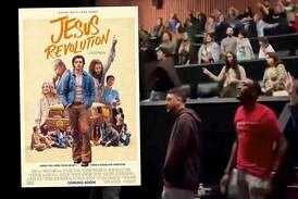 Förbön och lovsång i biografer i USA efter filmen “Jesus Revolution”