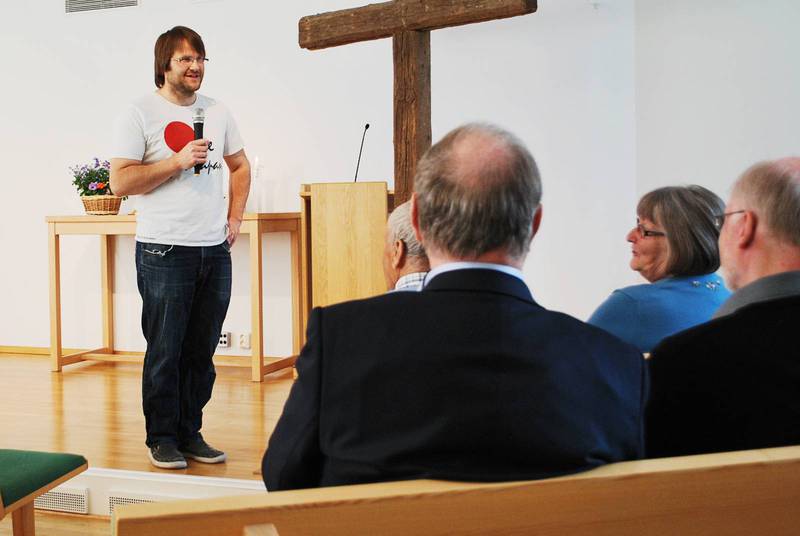  Pastor Fredrik Olsson vill sätta en enkel trend för att alla ska känna sig hemma.