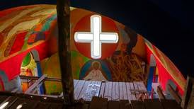 Ukrainsk kyrka skadades i kriget - målades av konstnär
