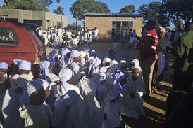 Sektledare i Zimbabwe gripen – höll 250 barn