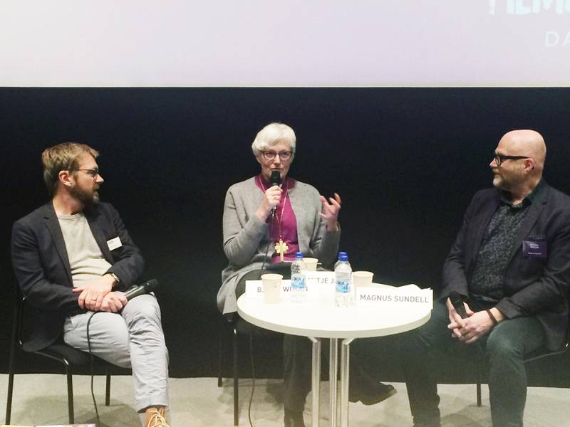 Dagens Nyheters kulturchef Björn Wiman och ärkebiskop Antje Jackelén talar om hopp i ett panelsamtal under ledning av Magnus Sundell på Existentiell filmfestival 2019 i Falun.