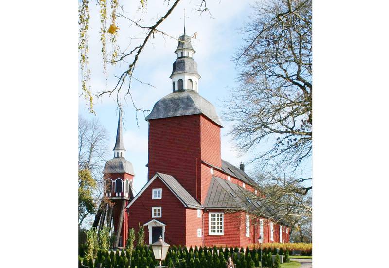 8. Habo kyrka. Timmerkyrka som är en basilika till formen. Oklart när den uppfördes, men fick sitt nuvarande utseende 1723. Tillhör Svenska kyrkan.