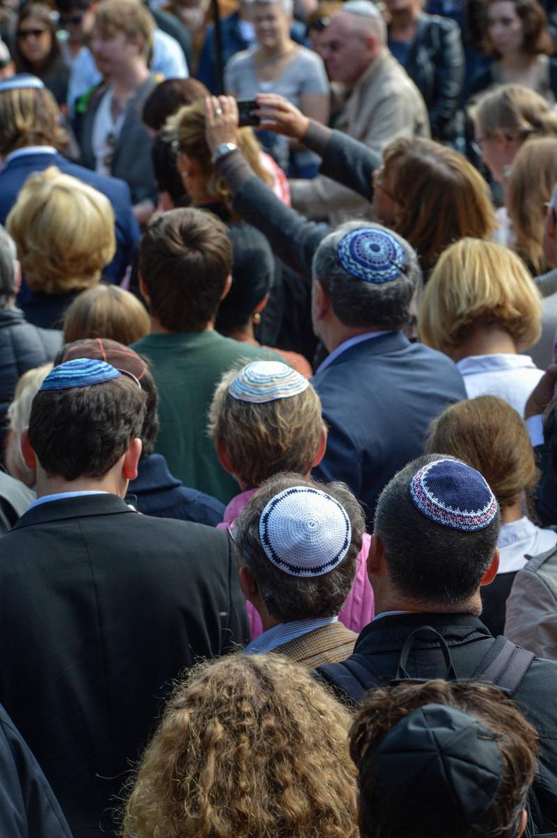  Många stämmer in i kritiken som bloggen ”Inte rasist, men…” framför mot Sverigedemokraterna. Men synen på Israel och judar delar antirasisterna – vissa står för antisemitiska åsikter. 