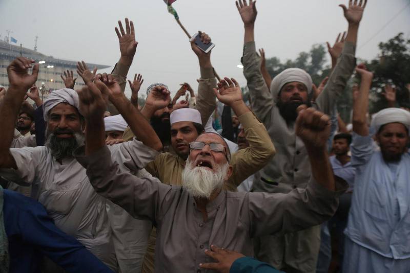 Våldsamma protester utbröt bland islamister när det stod klart att kristna Asia Bibi ska frias från dödsdomen i Pakistan.