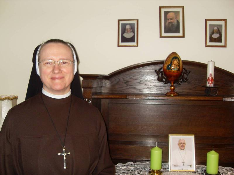 Syster Barbara Szaro, föreståndarinna.