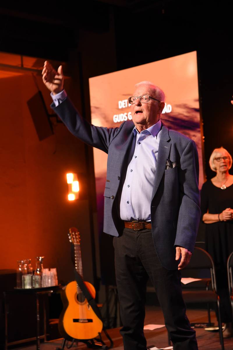 Minns du sången-nestorn Anders Jaklund var en av musikledarna på Minns du sången-konsert på Hillsong i Arlanda stad 15 oktober 2021 som även sändes via TBN.