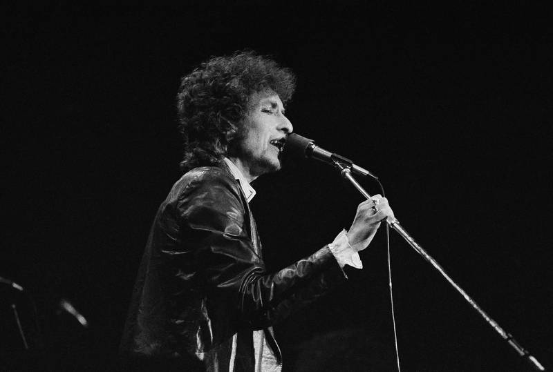 1978, strax före sin kristna omvändelse, var Bob Dylan på Europaturné. Här under en konsert i Dortmund i dåvarande Västtyskland. Bara ett år senare  predikade Dylan med glöd mellan sångerna. 