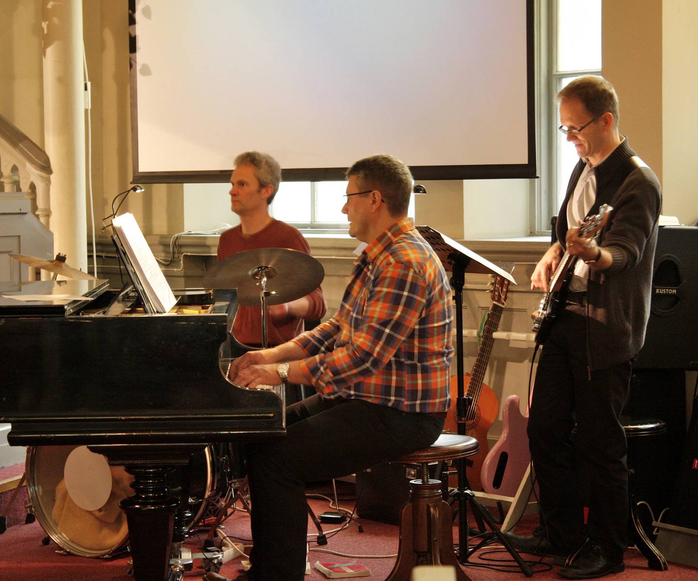 En viktig del av kören är dess komp! Vid pianot Benn Degeryd, basist Jörgen Blixt och vid trummorna Johan Sevén.
