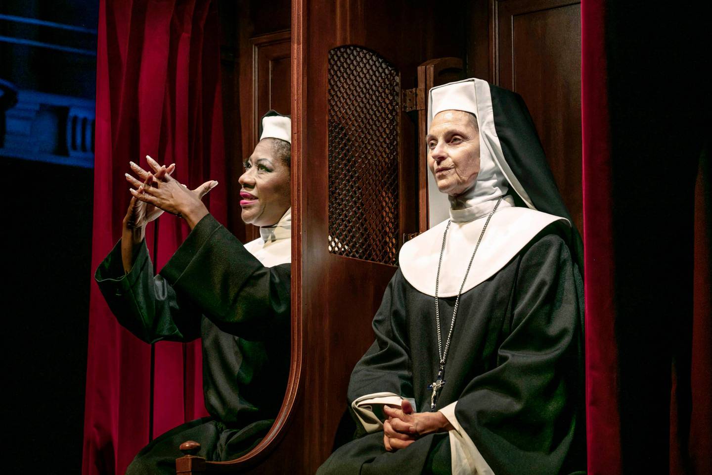 Gladys del Pilar och Susanne Reuter spelar nunnorna i En värsting till syster.