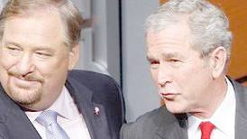 George W Bush roade publiken i megakyrka