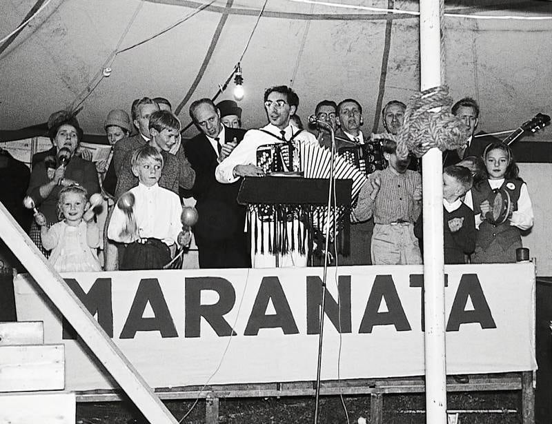 Målle Lindberg och Maranataförsamlingen på 1960-talet.