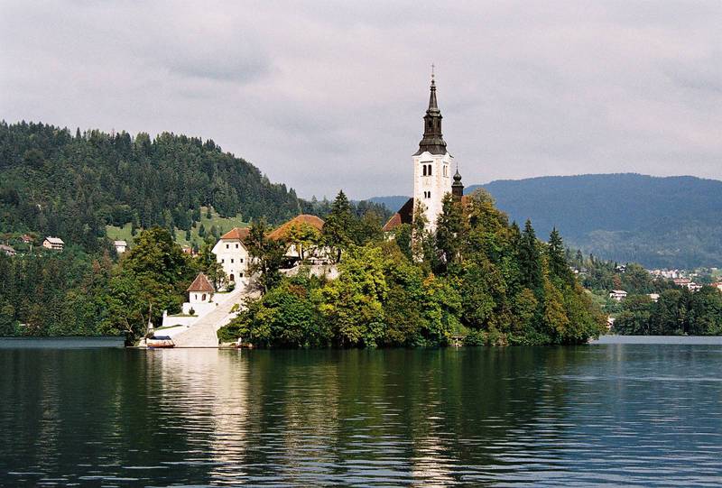 Marie Himmelsfärdskyrkan är en populär bröllopskyrka bland slovener.