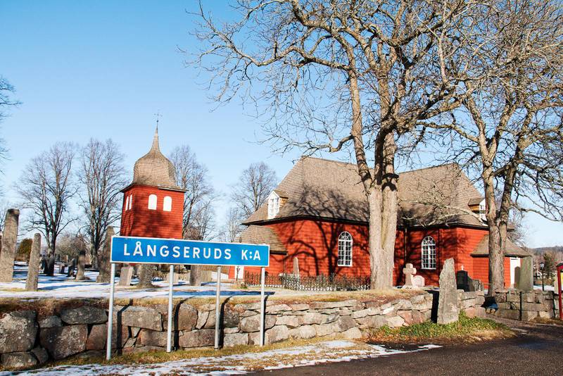 Inger Alestig skriver reportaget "kyrkan - sista utposten". Hon besöker Värmland för att träffa människor på landsbygden.
