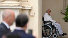 Påvens hälsa leder till spekulationer om avgång